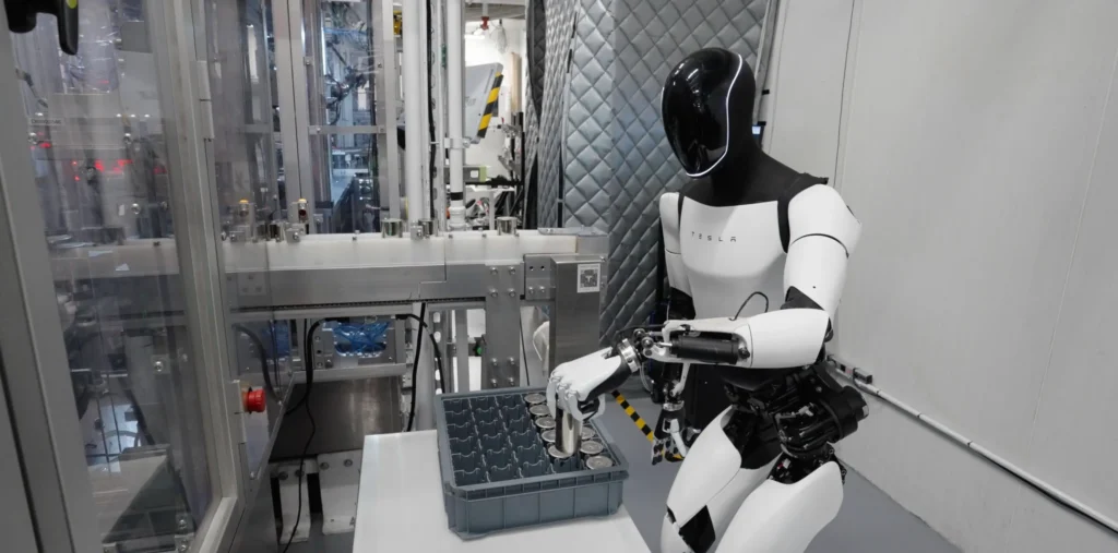 Tesla Optimus en fábrica durante pruebas y desarrollo del robot humanoide para producción