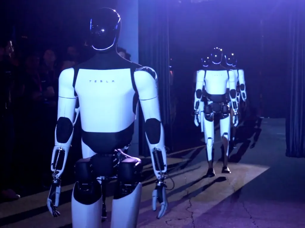 Robots Tesla Optimus durante el evento We, Robot donde Elon Musk habló de su precio futuro